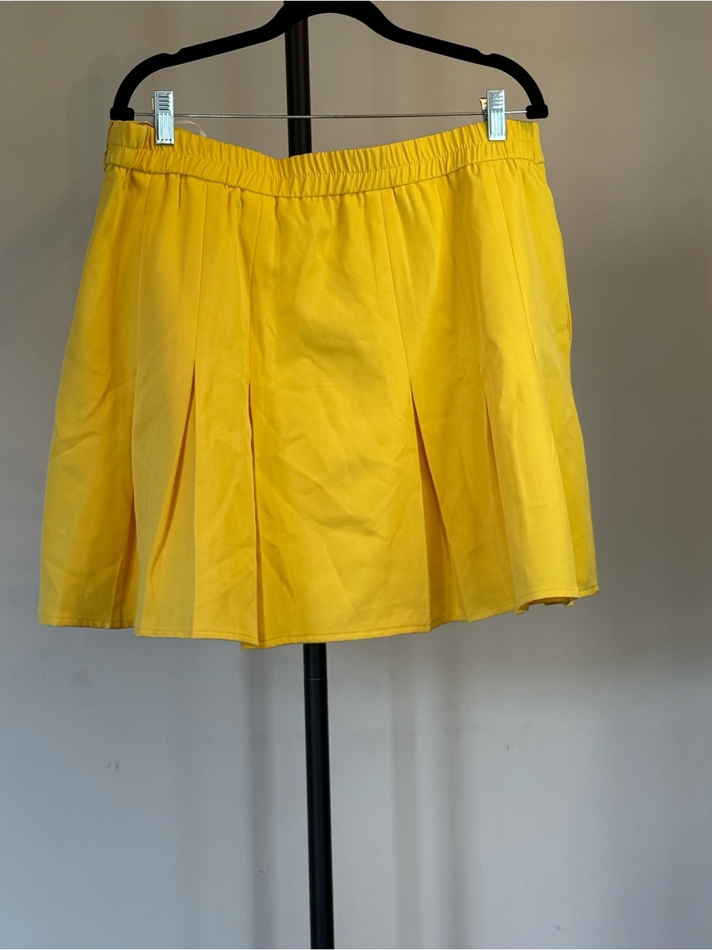3/$15 Retro Sunny Yellow Pleated Mini Skirt - Picture 3 of 3